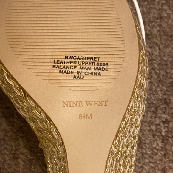 🤍💛🤍NWT Nine West White Leather & Gold Wedge Sandals - Picture 12 of 13